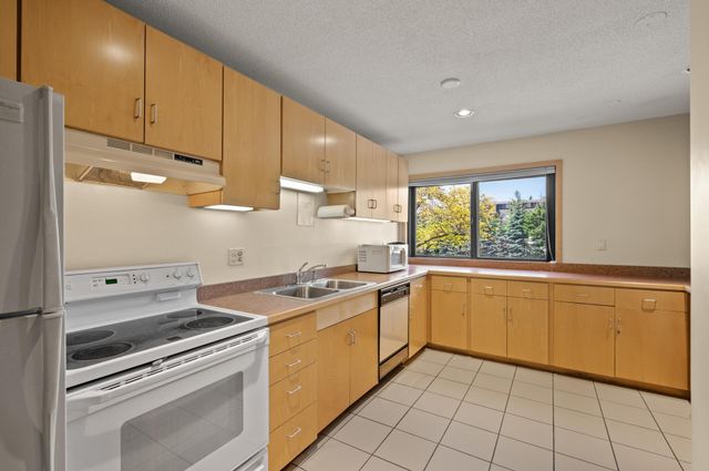 4100 Parklawn Avenue 213, Edina, MN 55435