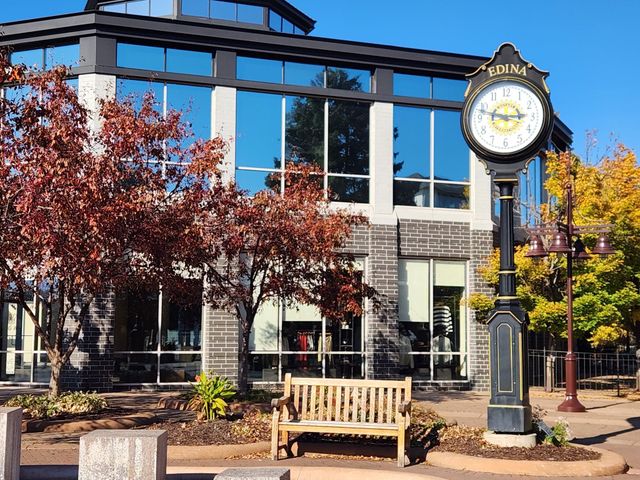 4100 Parklawn Avenue 213, Edina, MN 55435