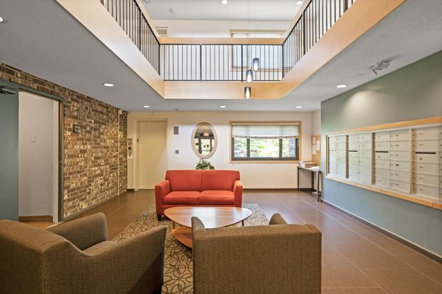 4100 Parklawn Avenue 213, Edina, MN 55435