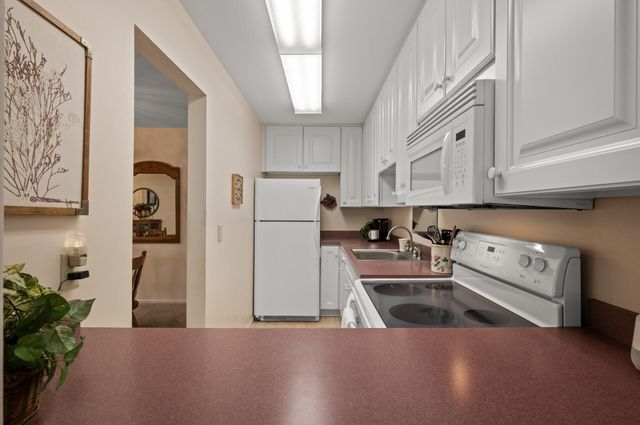 4100 Parklawn Avenue 213, Edina, MN 55435