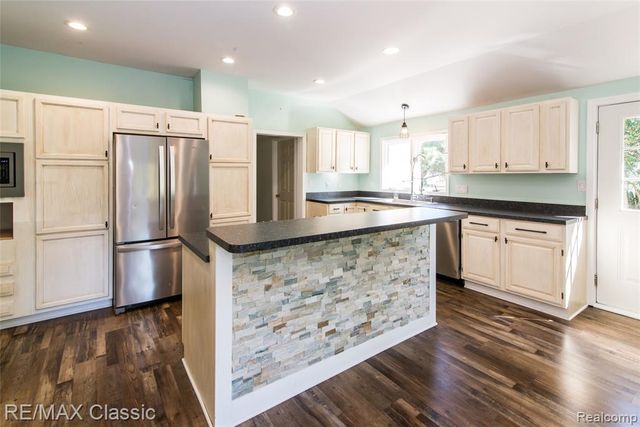 590 Bogie Lake Road, White Lake, MI 48383