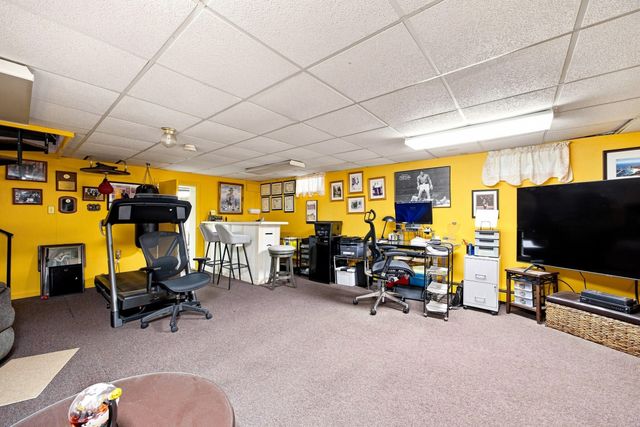 60 Brickett St, Springfield, MA 01119
