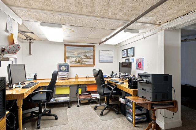 60 Brickett St, Springfield, MA 01119