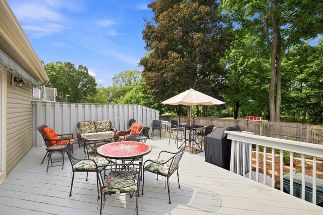 60 Brickett St, Springfield, MA 01119