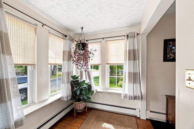 60 Brickett St, Springfield, MA 01119