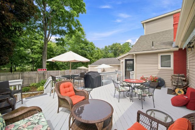 60 Brickett St, Springfield, MA 01119