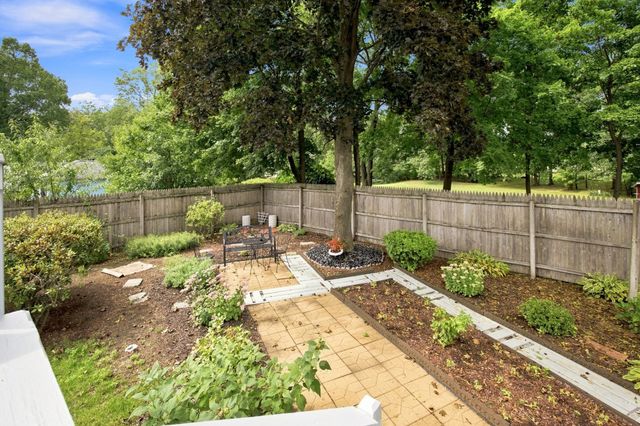 60 Brickett St, Springfield, MA 01119