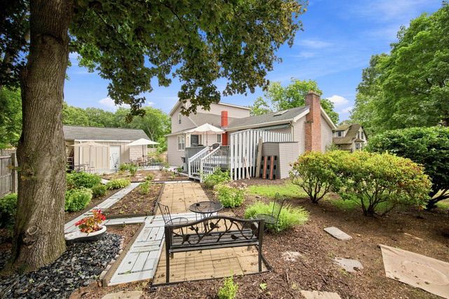 60 Brickett St, Springfield, MA 01119