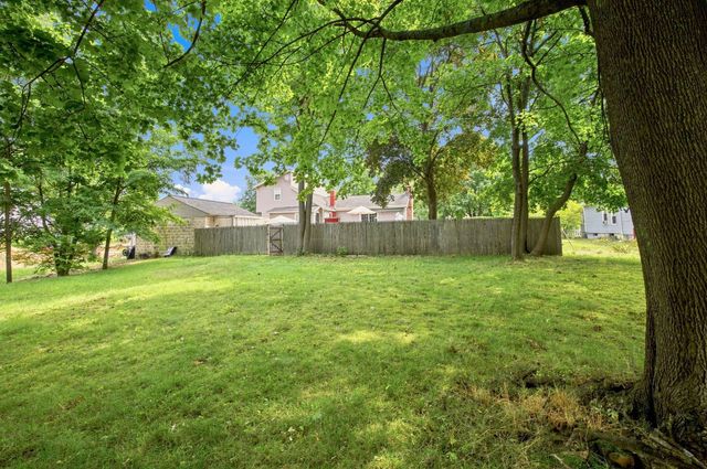 60 Brickett St, Springfield, MA 01119