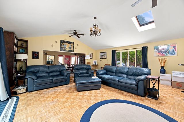 60 Brickett St, Springfield, MA 01119