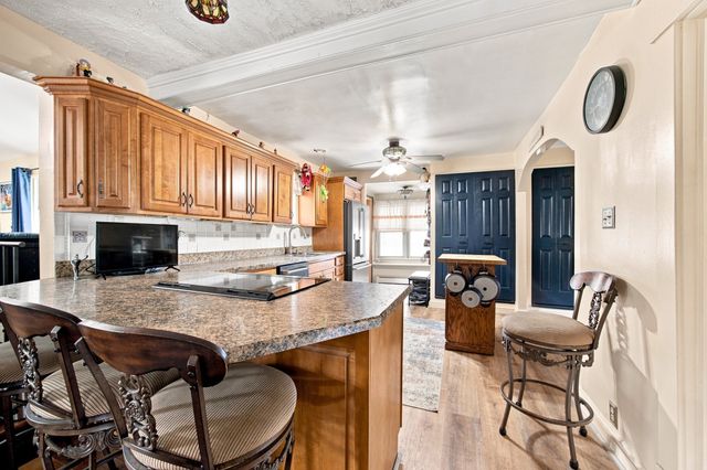 60 Brickett St, Springfield, MA 01119