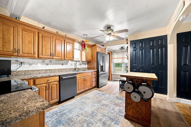 60 Brickett St, Springfield, MA 01119