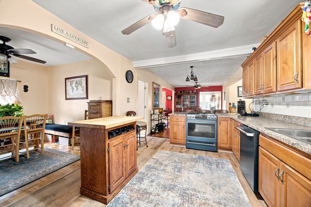 60 Brickett St, Springfield, MA 01119