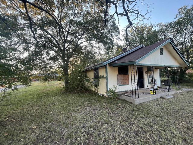 209 N Rangeline Street, Tecumseh, OK 74873
