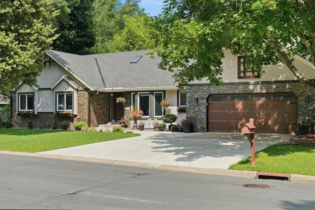 13500 Georgia Drive, Apple Valley, MN 55124