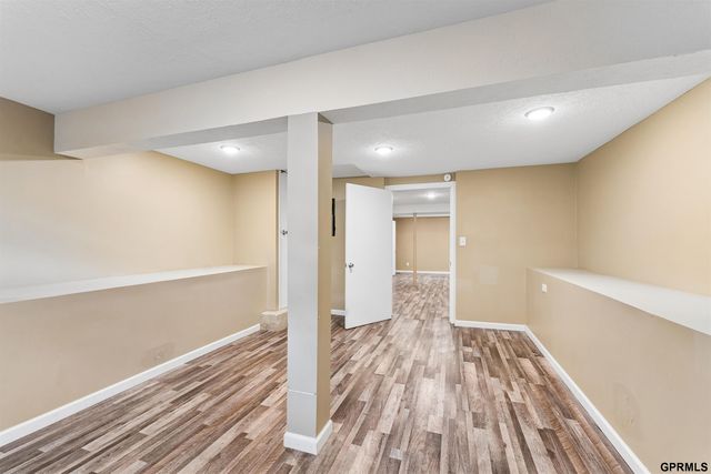 2413 S 6th Street, Omaha, NE 68108
