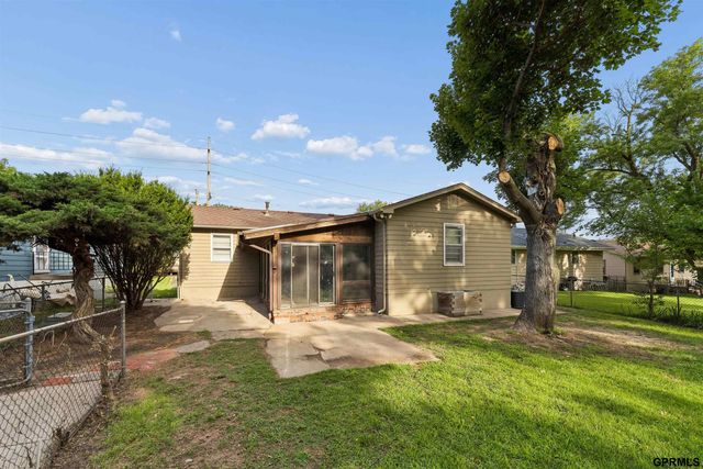 2413 S 6th Street, Omaha, NE 68108