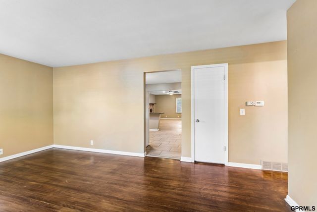 2413 S 6th Street, Omaha, NE 68108