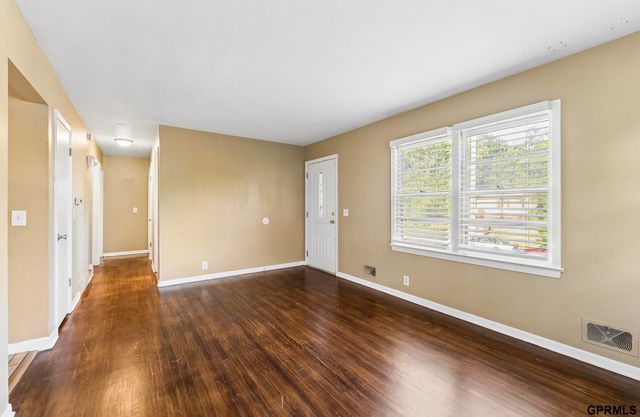 2413 S 6th Street, Omaha, NE 68108