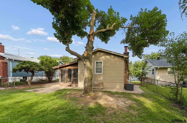 2413 S 6th Street, Omaha, NE 68108