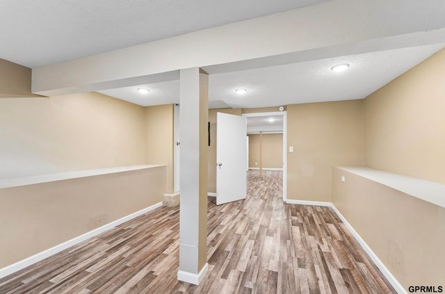 2413 S 6th Street, Omaha, NE 68108