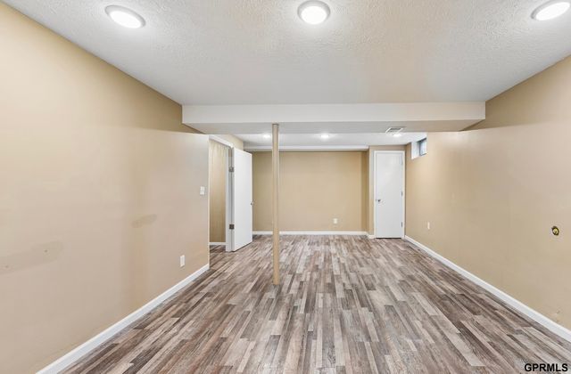 2413 S 6th Street, Omaha, NE 68108
