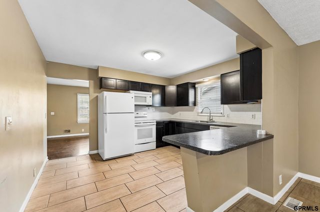 2413 S 6th Street, Omaha, NE 68108