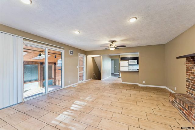 2413 S 6th Street, Omaha, NE 68108