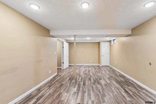 2413 S 6th Street, Omaha, NE 68108