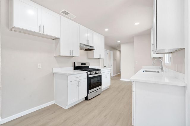 2901 N 2nd Street, Fresno, CA 93703