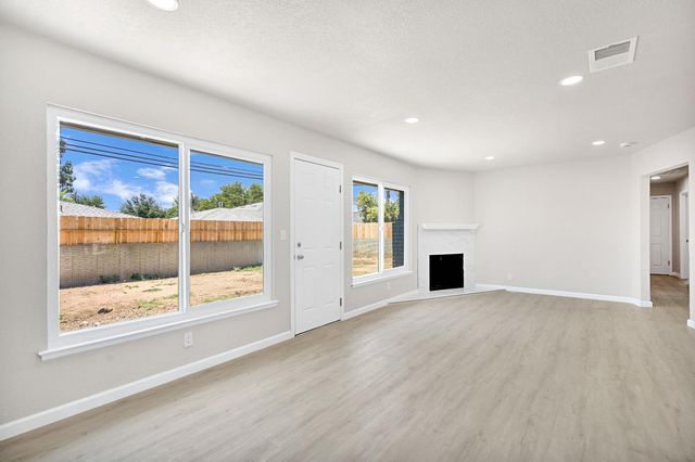 2901 N 2nd Street, Fresno, CA 93703
