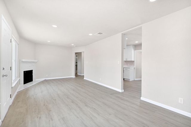 2901 N 2nd Street, Fresno, CA 93703