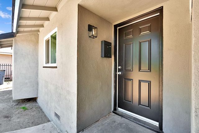 2901 N 2nd Street, Fresno, CA 93703