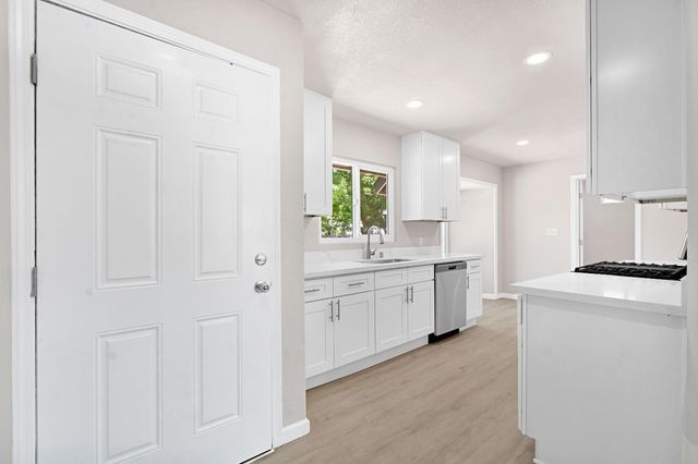 2901 N 2nd Street, Fresno, CA 93703