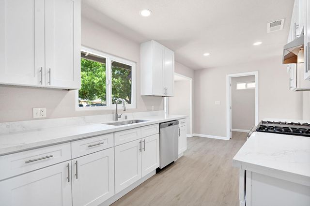 2901 N 2nd Street, Fresno, CA 93703