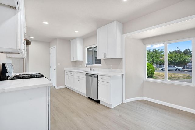 2901 N 2nd Street, Fresno, CA 93703