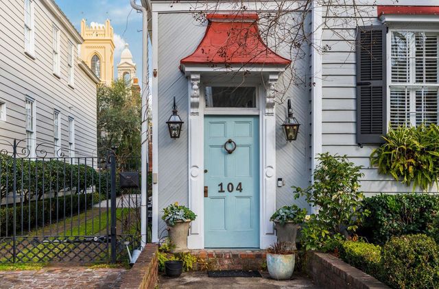 104 Queen Street B, Charleston, SC 29401