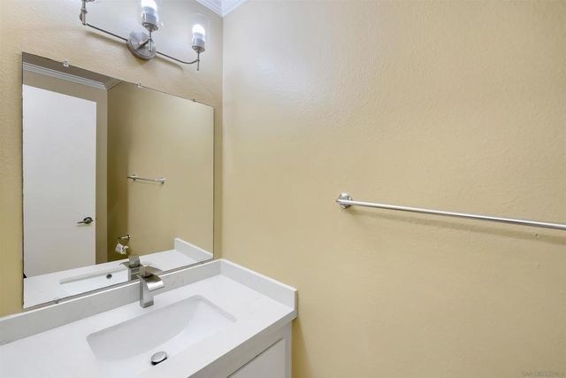 5095 La Cuenta Dr, San Diego, CA 92124