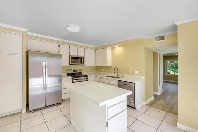 5095 La Cuenta Dr, San Diego, CA 92124