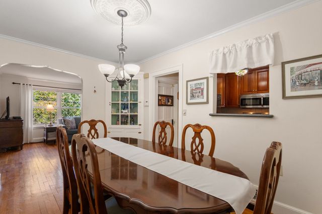 122 Austin St, Newton, MA 02460