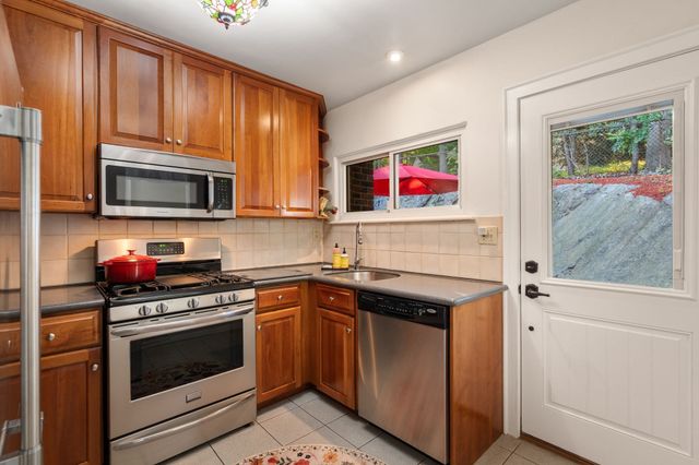 122 Austin St, Newton, MA 02460