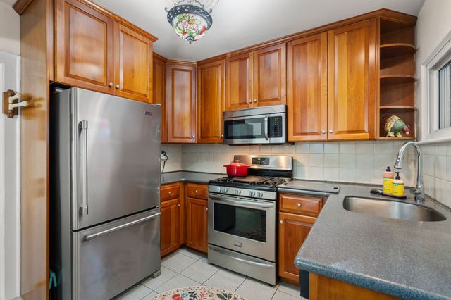122 Austin St, Newton, MA 02460