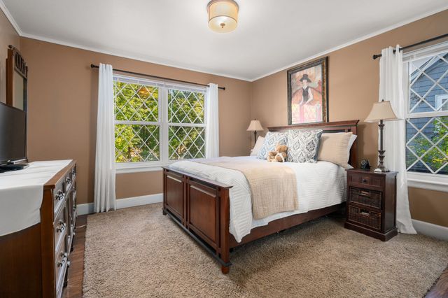 122 Austin St, Newton, MA 02460