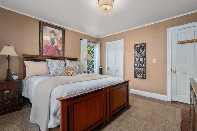 122 Austin St, Newton, MA 02460