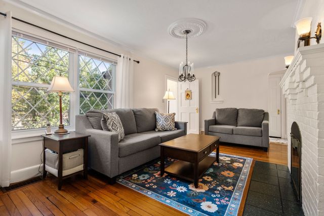 122 Austin St, Newton, MA 02460