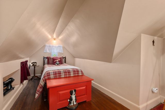 122 Austin St, Newton, MA 02460