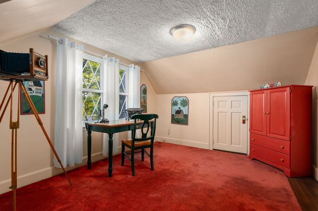 122 Austin St, Newton, MA 02460