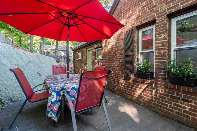 122 Austin St, Newton, MA 02460