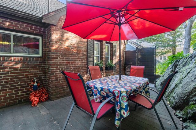 122 Austin St, Newton, MA 02460