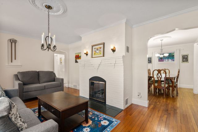 122 Austin St, Newton, MA 02460